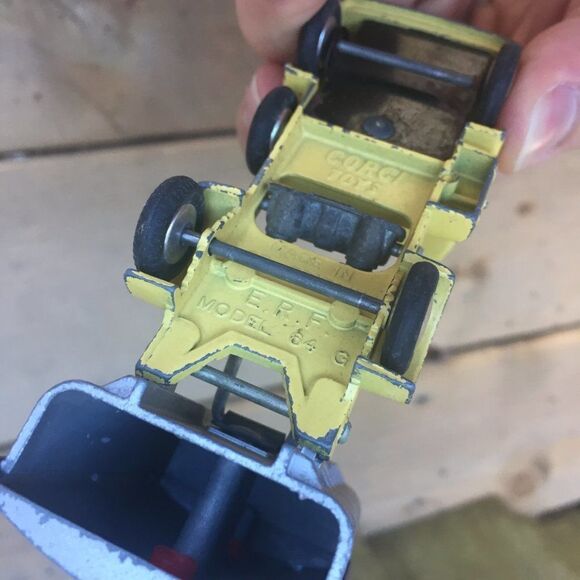 Vintage 1959 Corgi Toys 458 ERF Dumper Toy Car - Picture 2 of 12